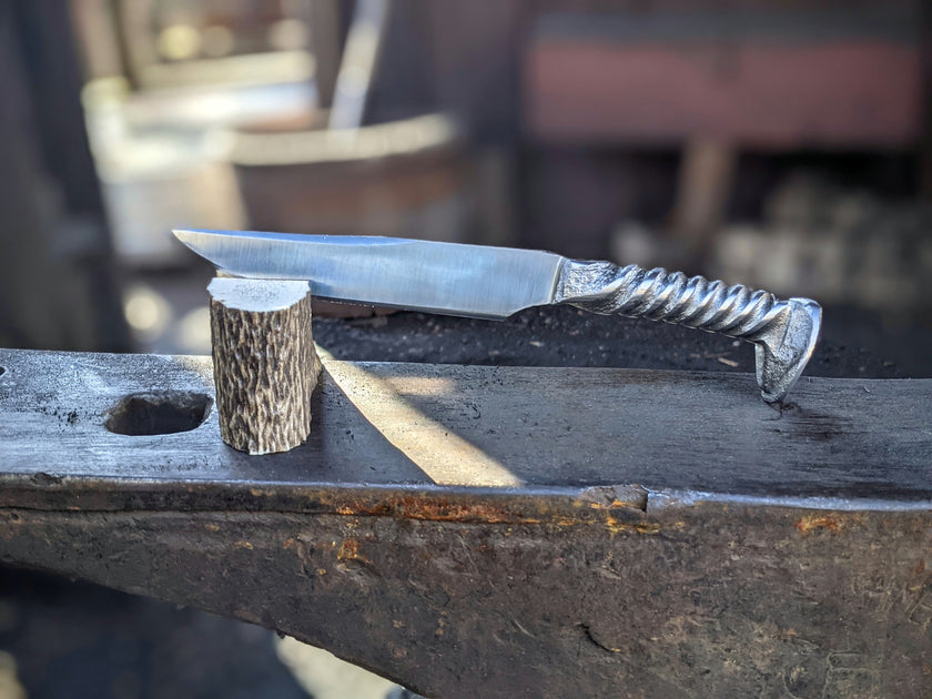 Mt. Outfitter's Knife Shop Silver Dollar City